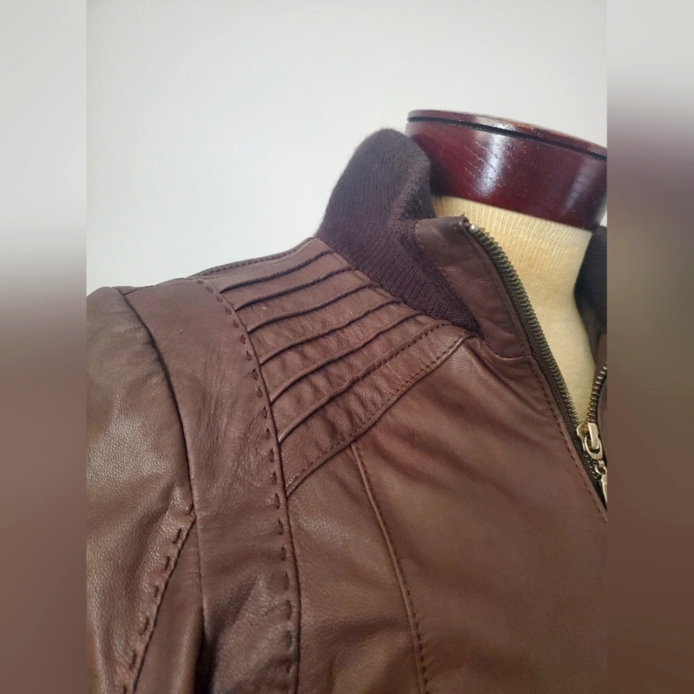 Danier fitted leather and  wool brown jacket. Size xs - Picture 3 of 10
